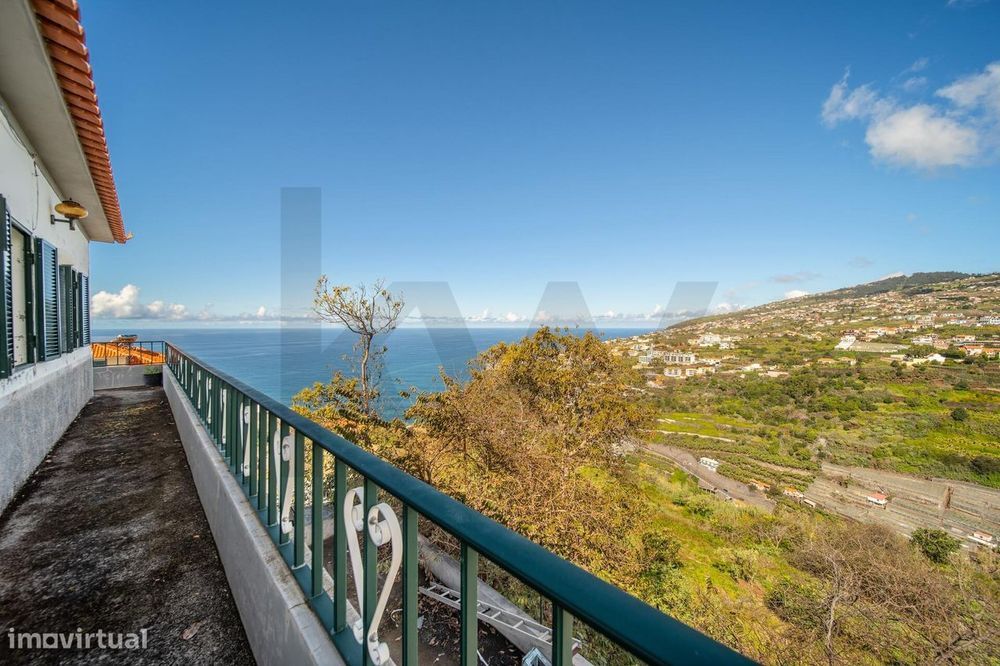 Moradia T3 com Vista Panorâmica — Calheta, Ilha da Madeira