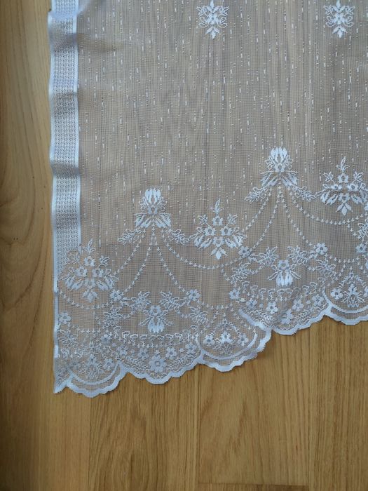 Biała  gotowa firanka