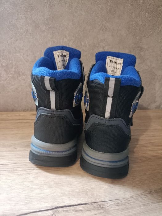 Продам зимове взуття