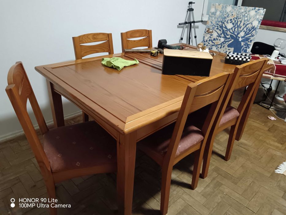 Mesa com 6 cadeiras em cerejeira