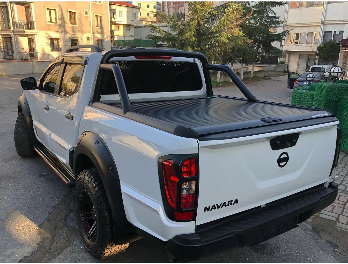 Orurowanie paki rollbar do rolety Mountain Top Nissan Navara