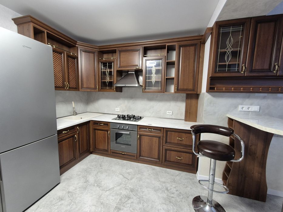 Здається 2 кімнатна квартира на Озерній