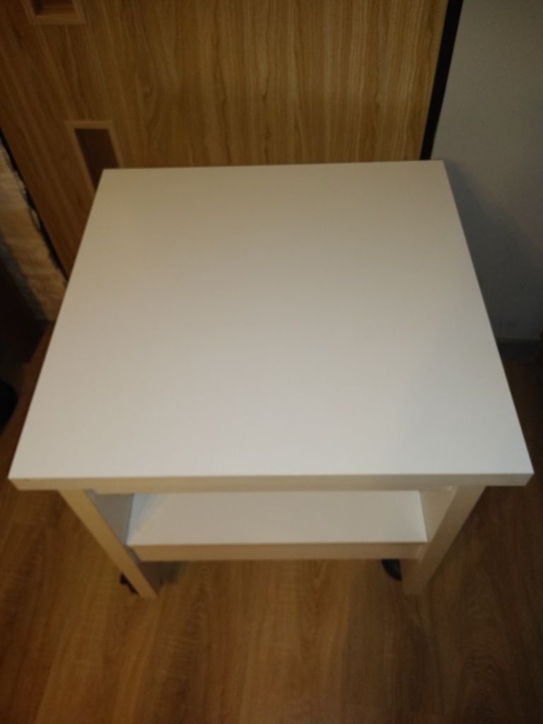 Stolik 60*60 cm biały Bodzio na kółkach