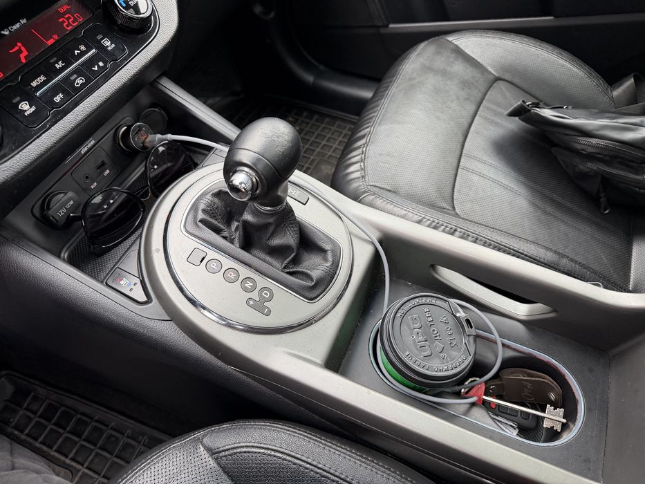 Kia Sportage 12 місяць 2013 2л газ/бензин автомат