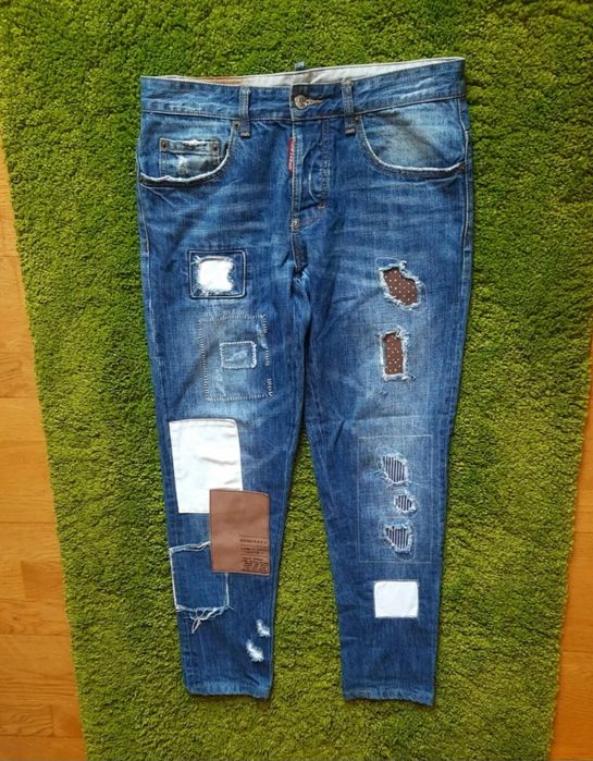 Джинсы Dsquared2 Vintage с нашивками заужненны с потертостями