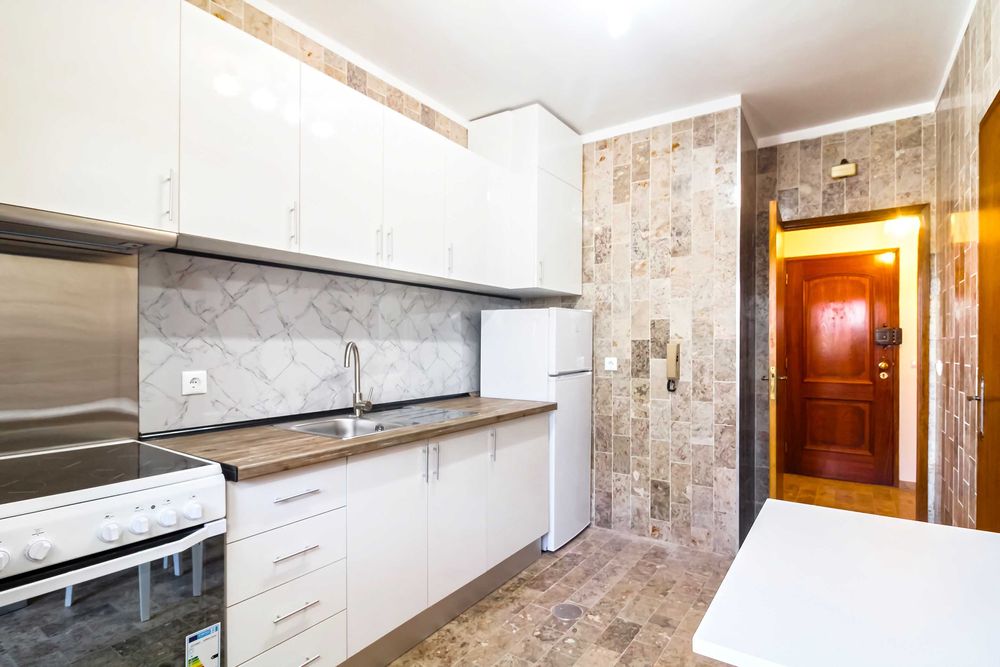 Espaçoso T1 em Baguim junto á estaçao do metro para arrendamento