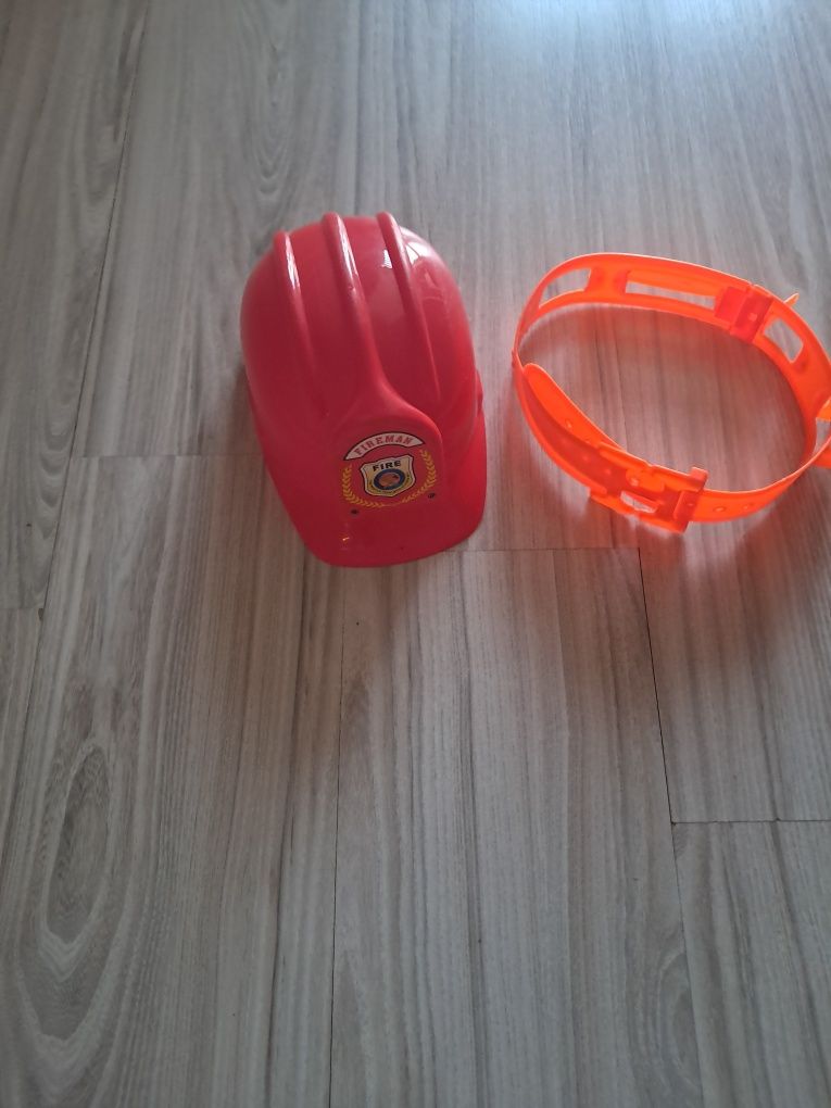 Kask i pas bal przebierańców strażak