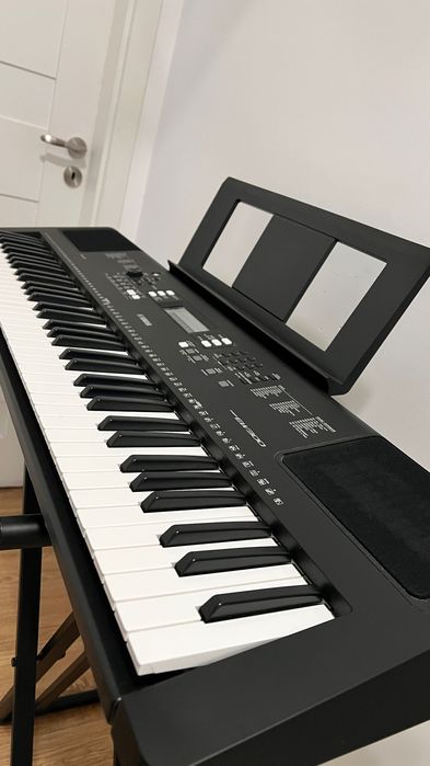 Keyboard Yamaha PSR EW 300  + statyw Gravity KSX 2