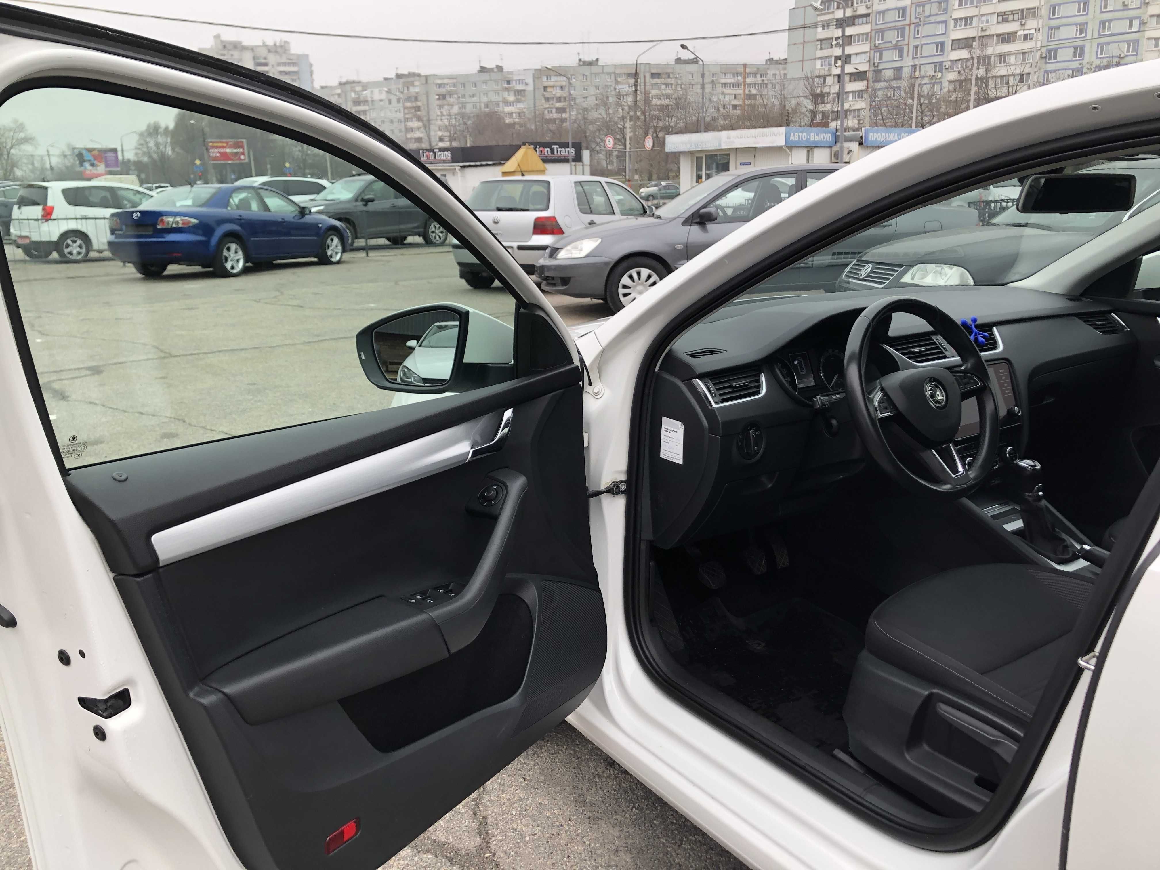 Продам SKODA OCTAVIA A7 1,6 TDI Turbo-Diesel 2019 года.
