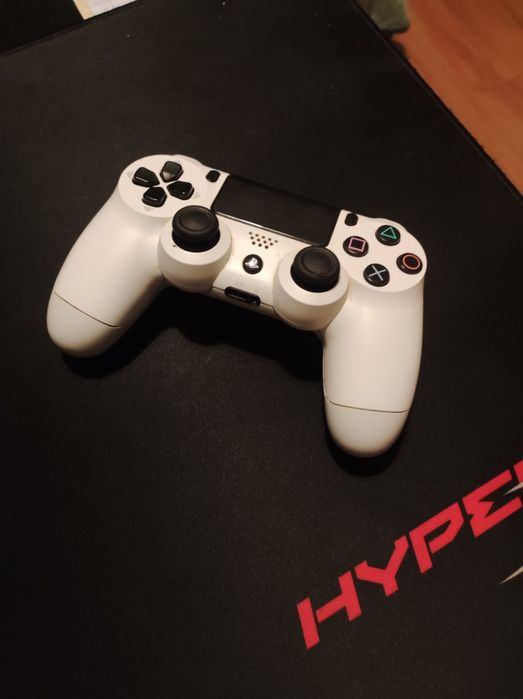 Ps4 com comandos e jogos