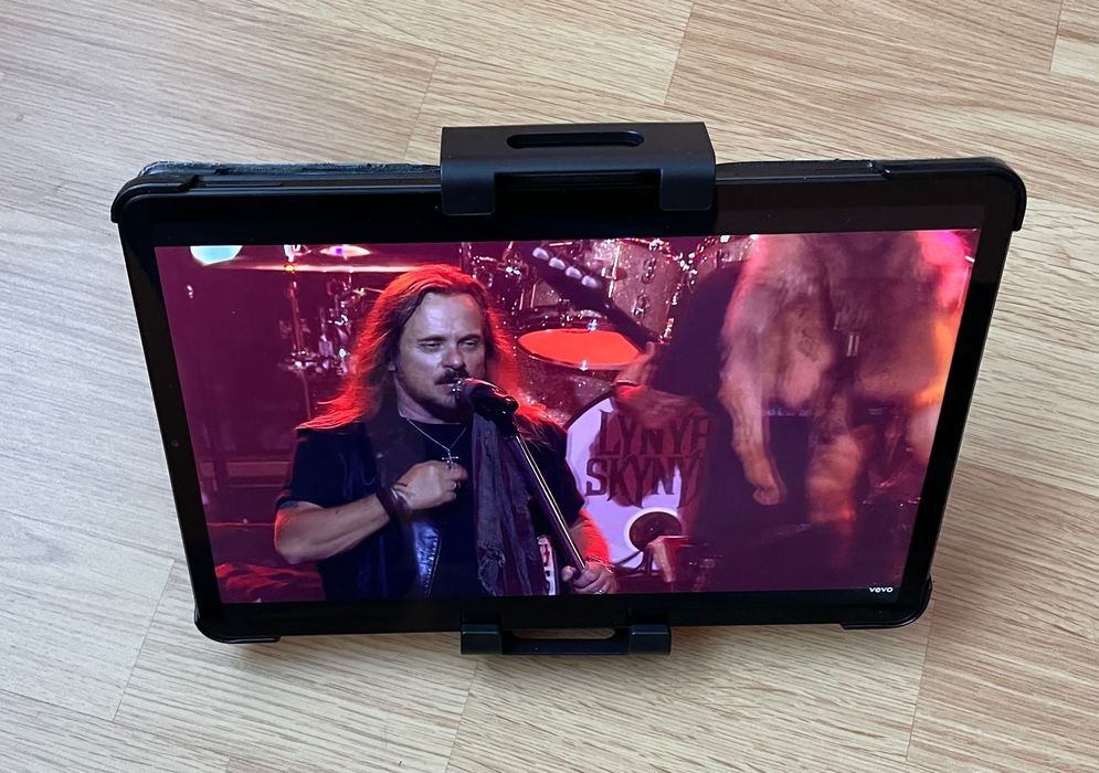 Кріплення планшета кріпиться на підголовник автомобіл