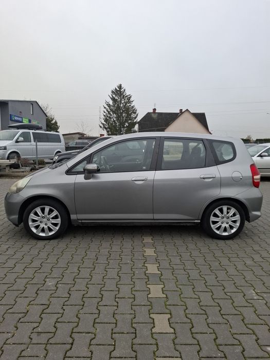 Honda Jazz 5 drzwi 2 komplety kół