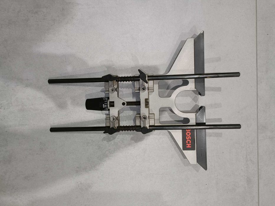 Prowadnica równoległa do frezarek ręcznych BOSCH