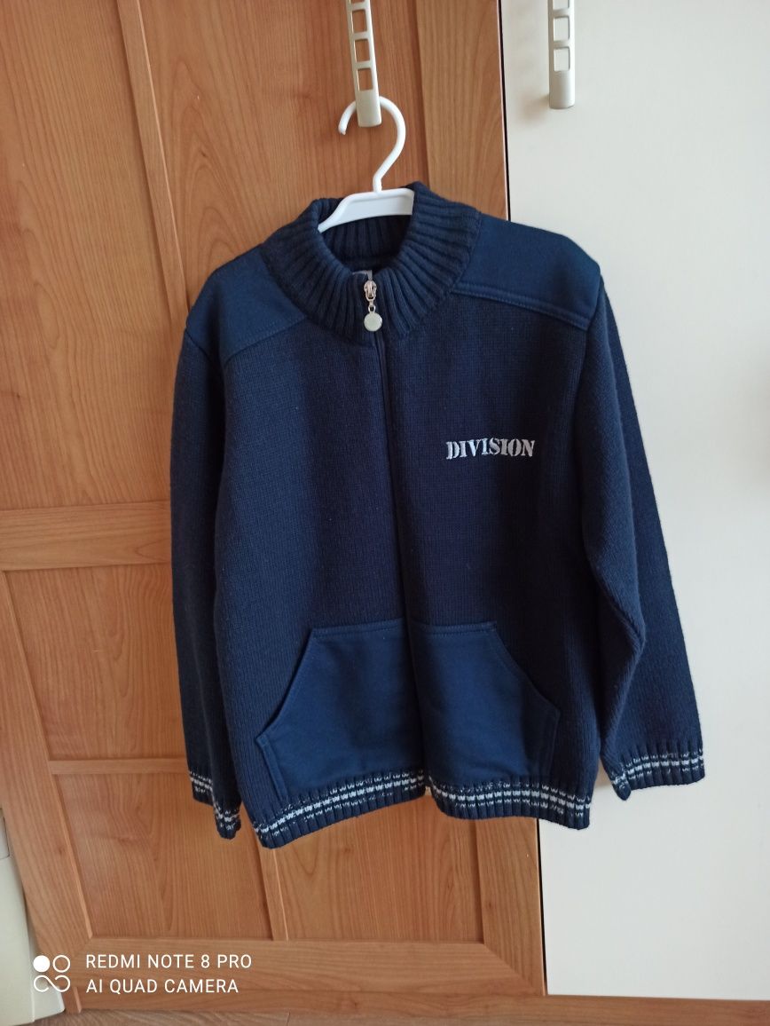 Sweter chłopięcy r. 134 Stan bdb