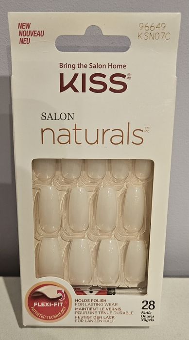 Żelowe paznokcie firmy Kiss.