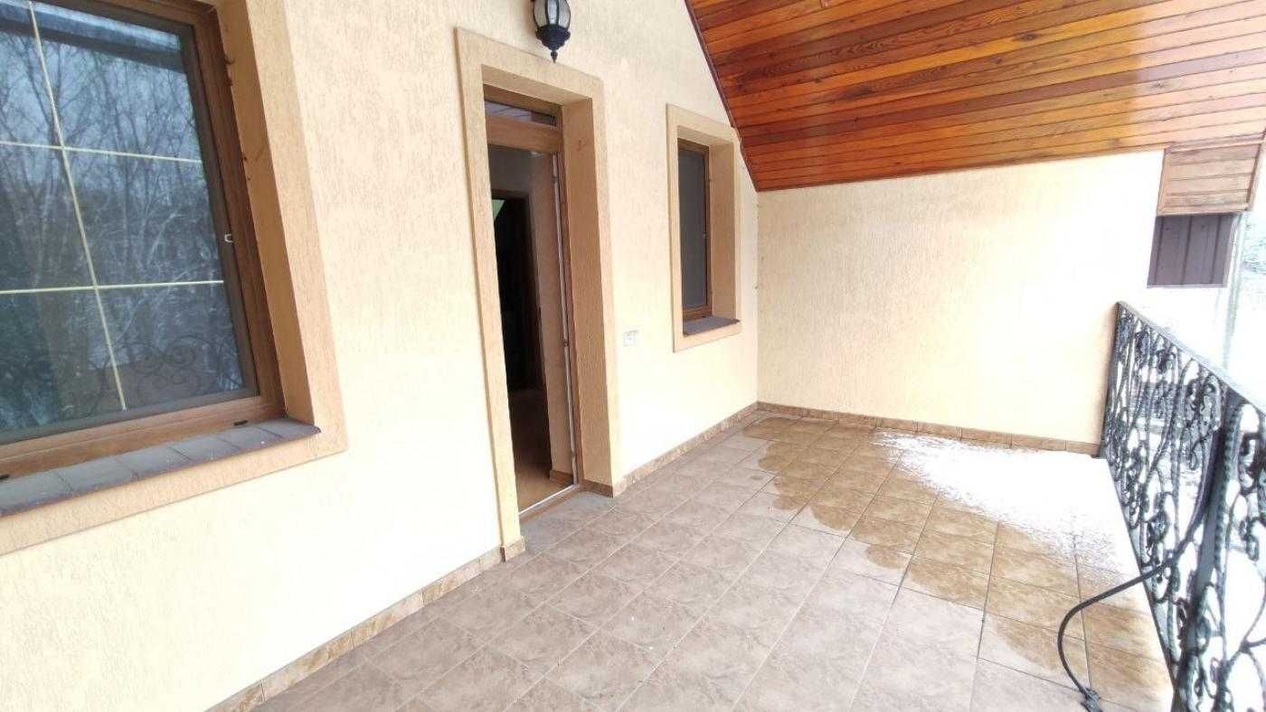 Продаж будинку, Брюховичі