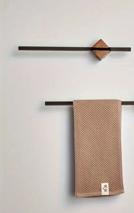 Elegancki minimalistyczny akrylowy wieszak na ręczniki 40cm