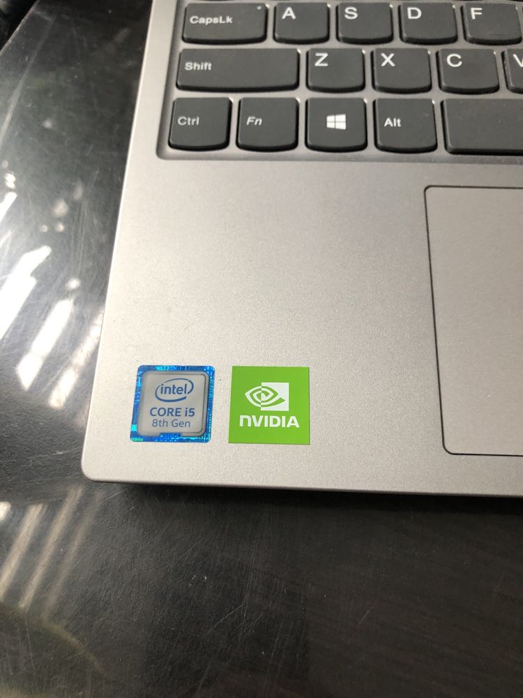 Laptop firmy Lenovo