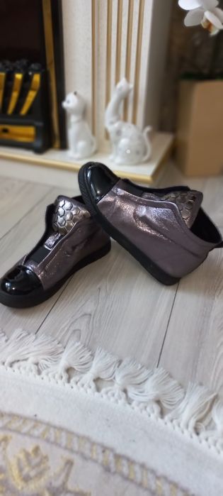 Срочно!Лаковые ботиночки в Идеале!