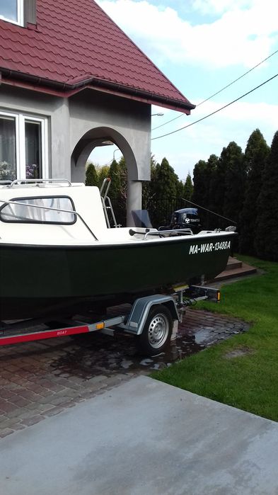 Łódka wędkarska kabinowa