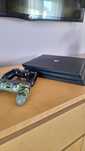 Konsola PS4 Pro z dwoma padami