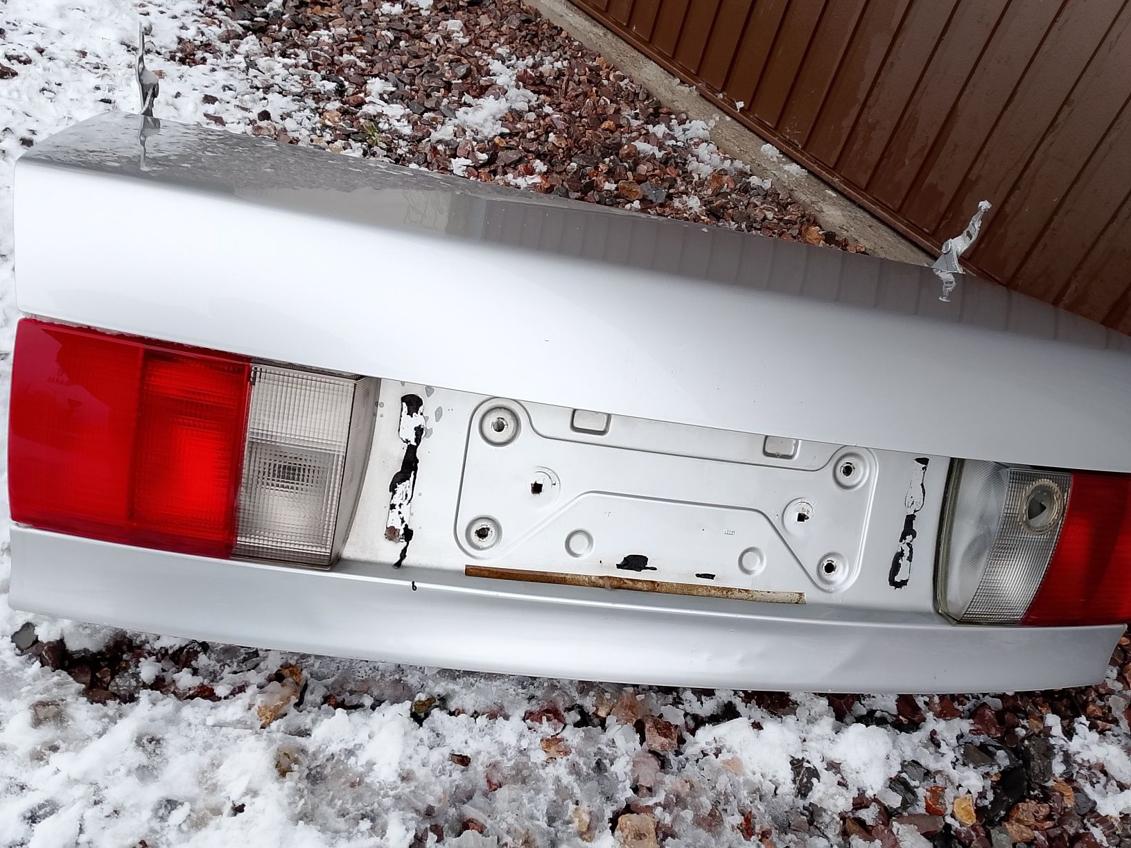 Klapa tylna bagażnika Audi 80 B4 srebrna gola, bez lamp