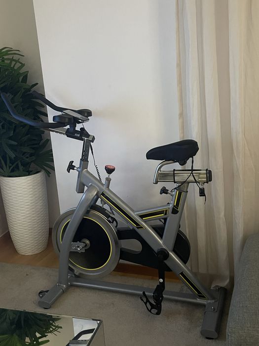 Bicicleta de Spinning – Semi Nova, Usada Pouquíssimas Vezes