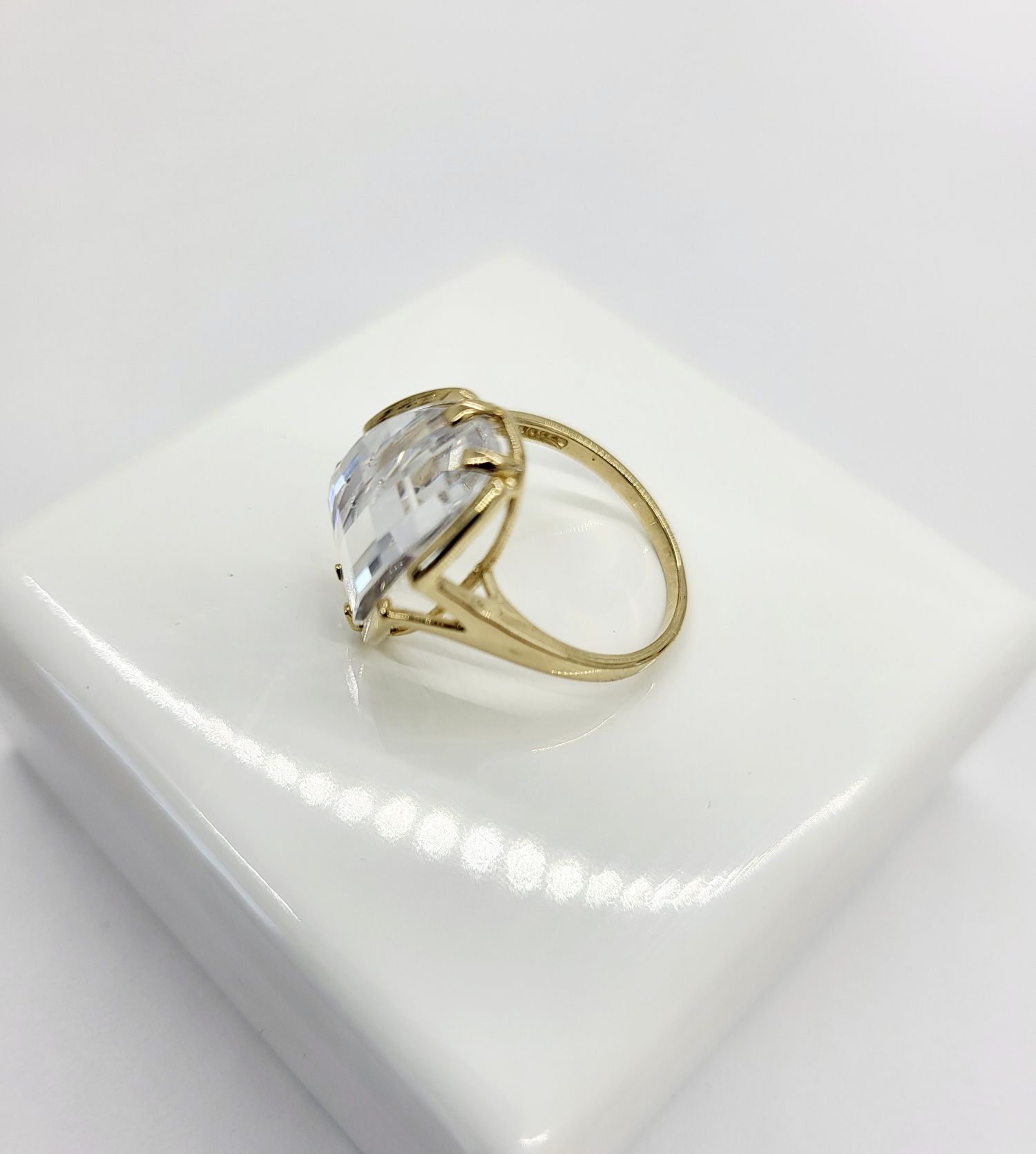 Złoty pierścionek próba 585-14ct