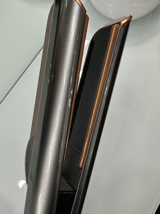 Оригинальный фен‑выпрямитель Dyson Airstrait