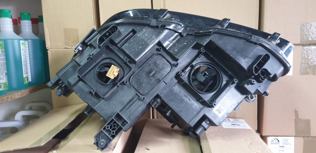 Vw tiguan lampa prawa przód