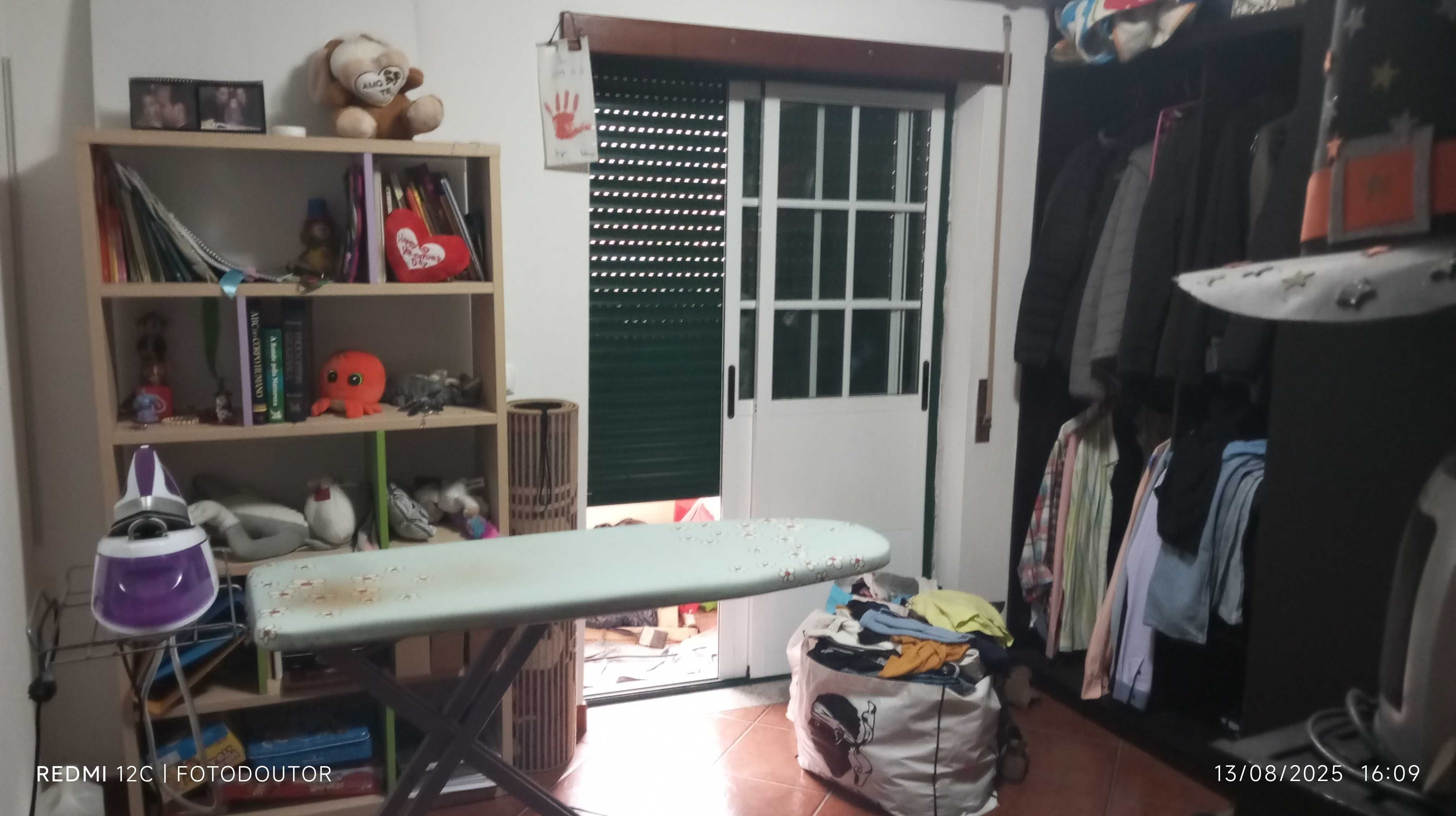 Vende-se em Trancoso, casa T4, Bairro Sta. Luzia