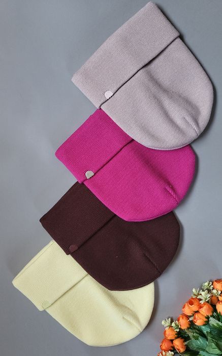 Жіноча трикотажна шапка 370 грн