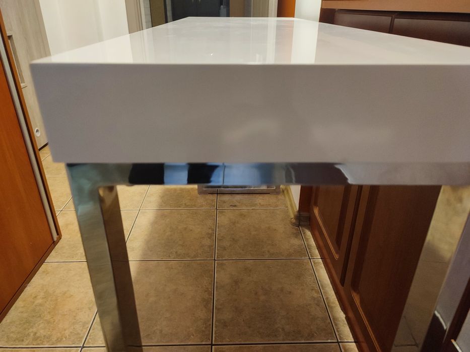 Biurko, stół biały lakierowany