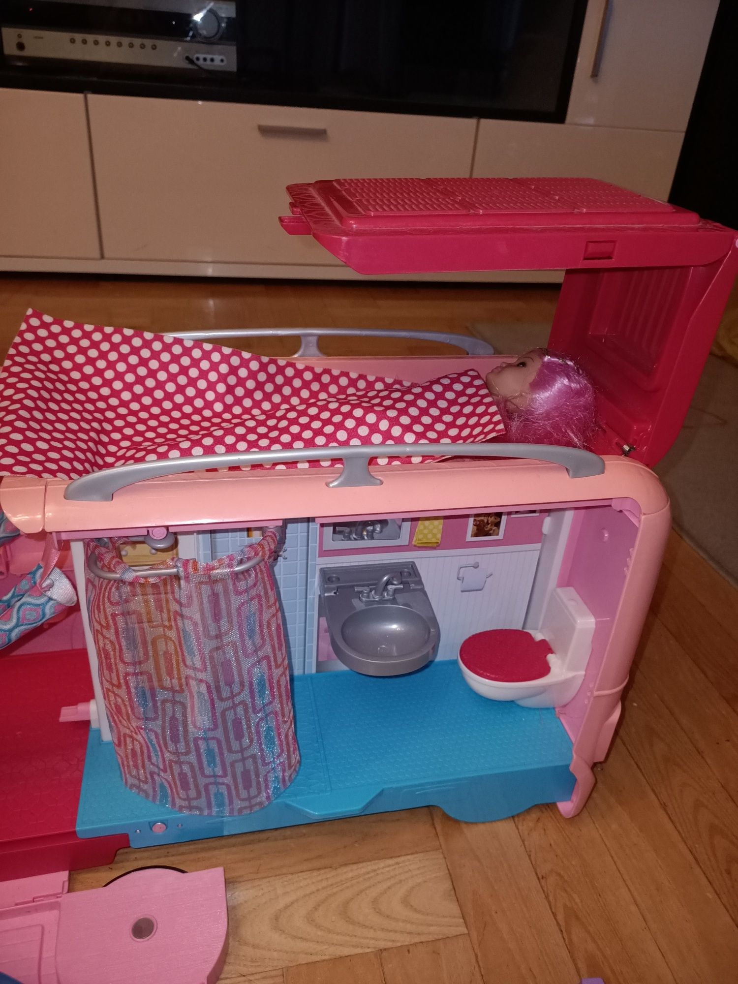 Kamper barbie z basenem