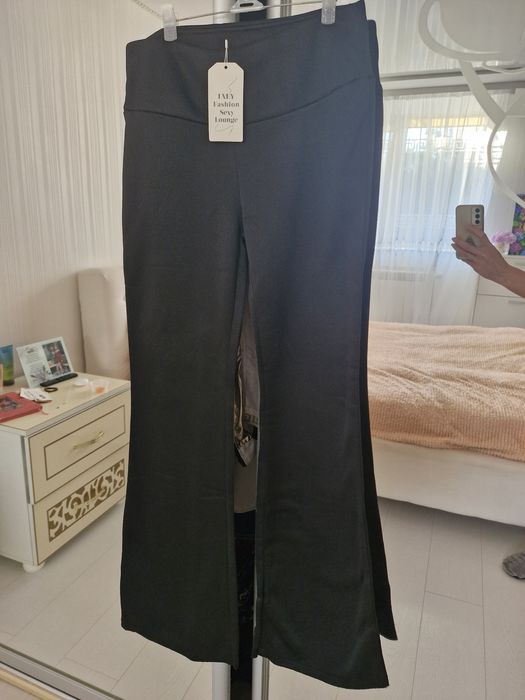 Нові жіночі брюки-кльош L-розмір на флісі