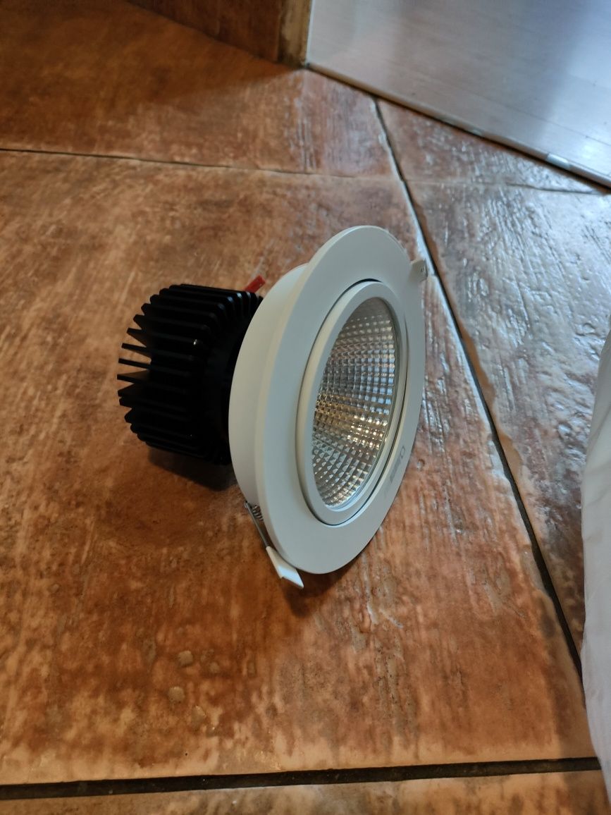 Żarówki kule LED oprawa LED