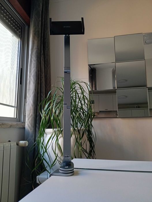 Suporte de mesa metalico giratório 360º para tablet/telemovel Novo