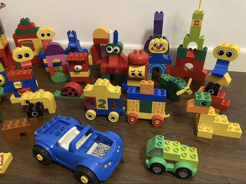 Lego Duplo zestaw interaktywnych klocków dla dzieci ok. 250 elementów