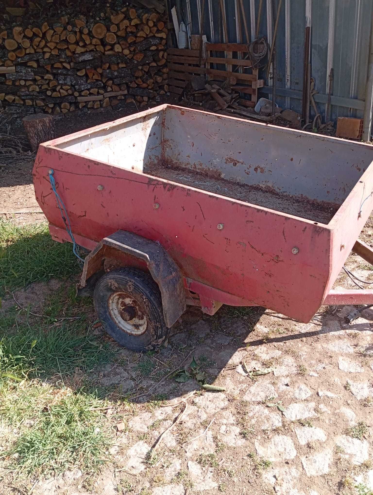 Reboque para carro com capota para levar cães de caça