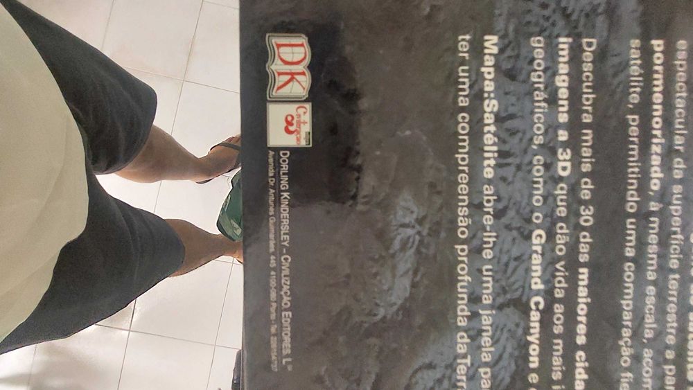 Livro ilustrado Planetary Visions "Mapa: Satélite"