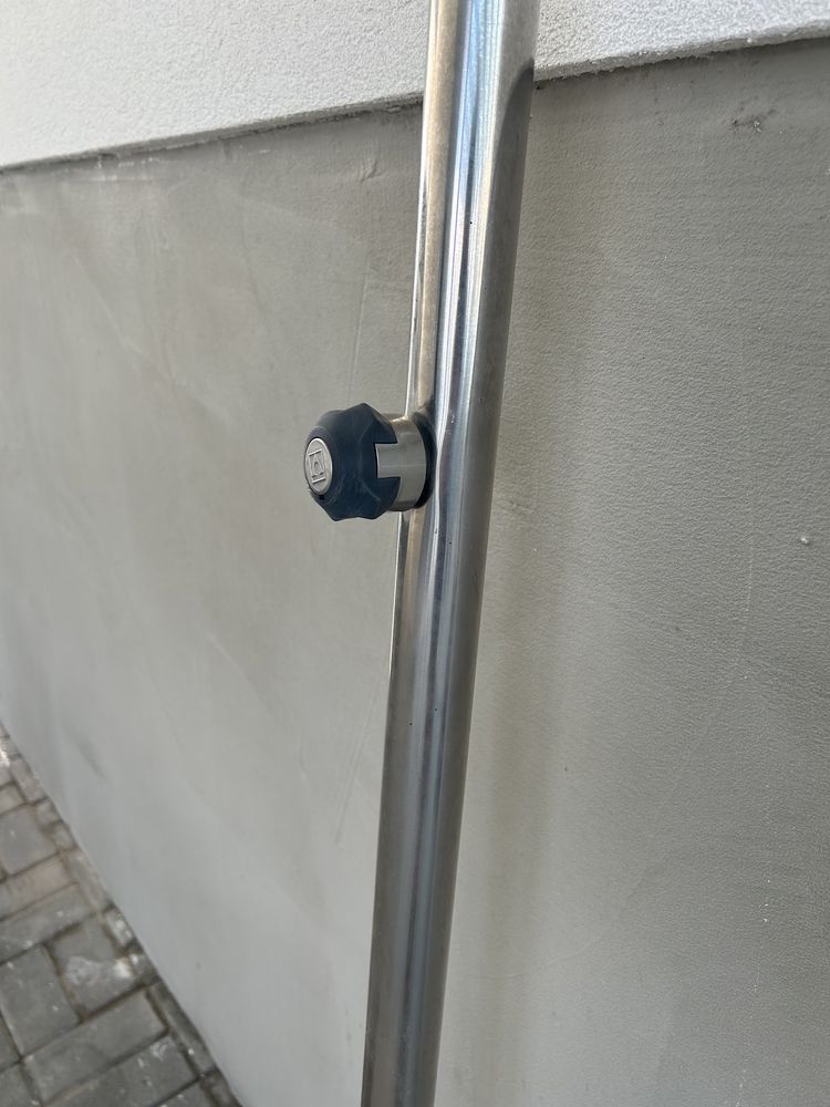 Chuveiro exterior usado mas bem conservado