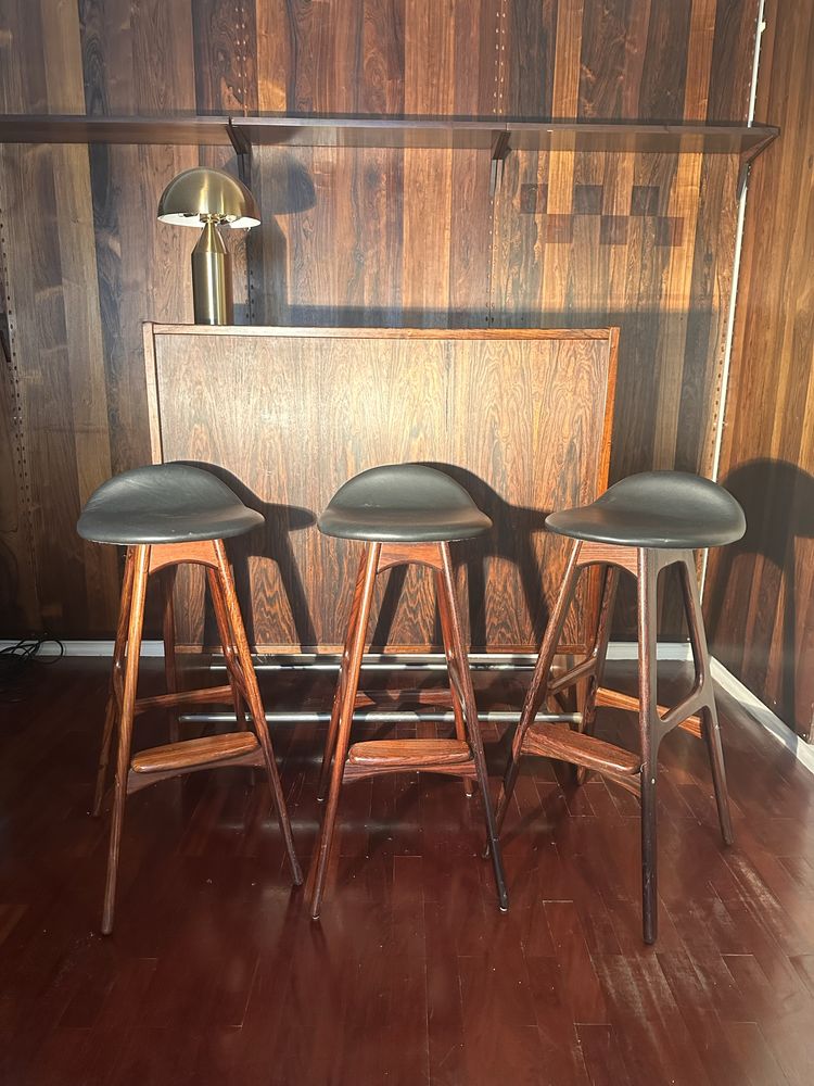 RESERVADO Bar e 3 bancos pau santo