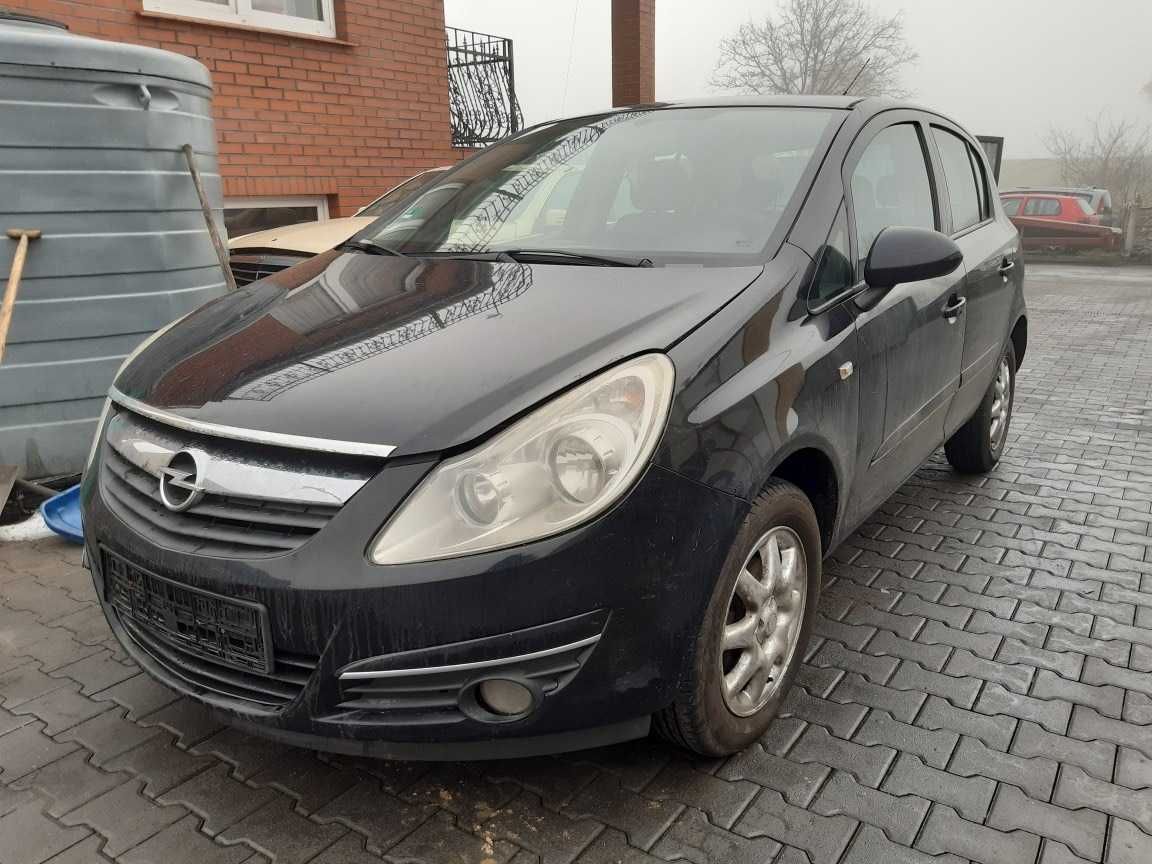 Corsa D 5 drzwi Lampy tył,   klapa Kod lakieru Z20R