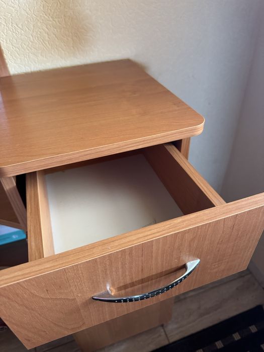 Трюмо з дзеркалом