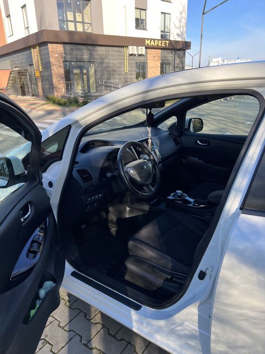 Nissan Leaf 24 / 2013