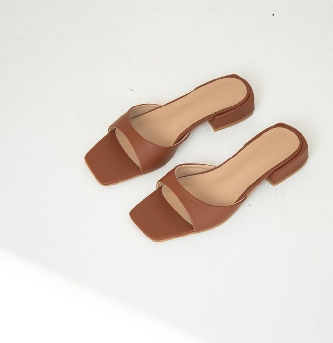 Карамельні шкіряні сабо
