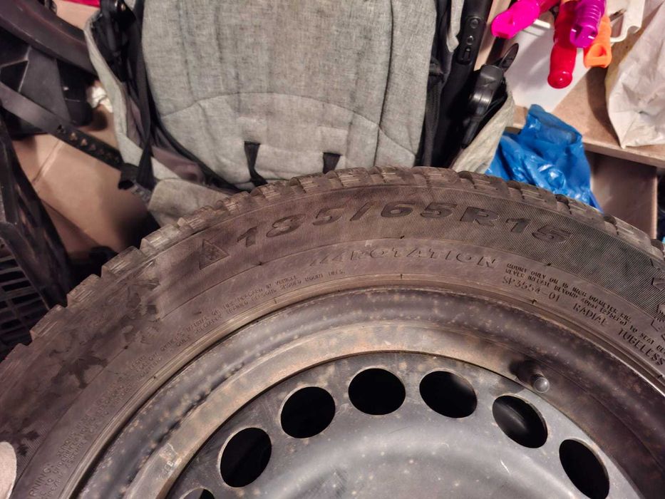 Sprzedam komplet kół, opony zimowe +felgi stalowe 185/65/R15