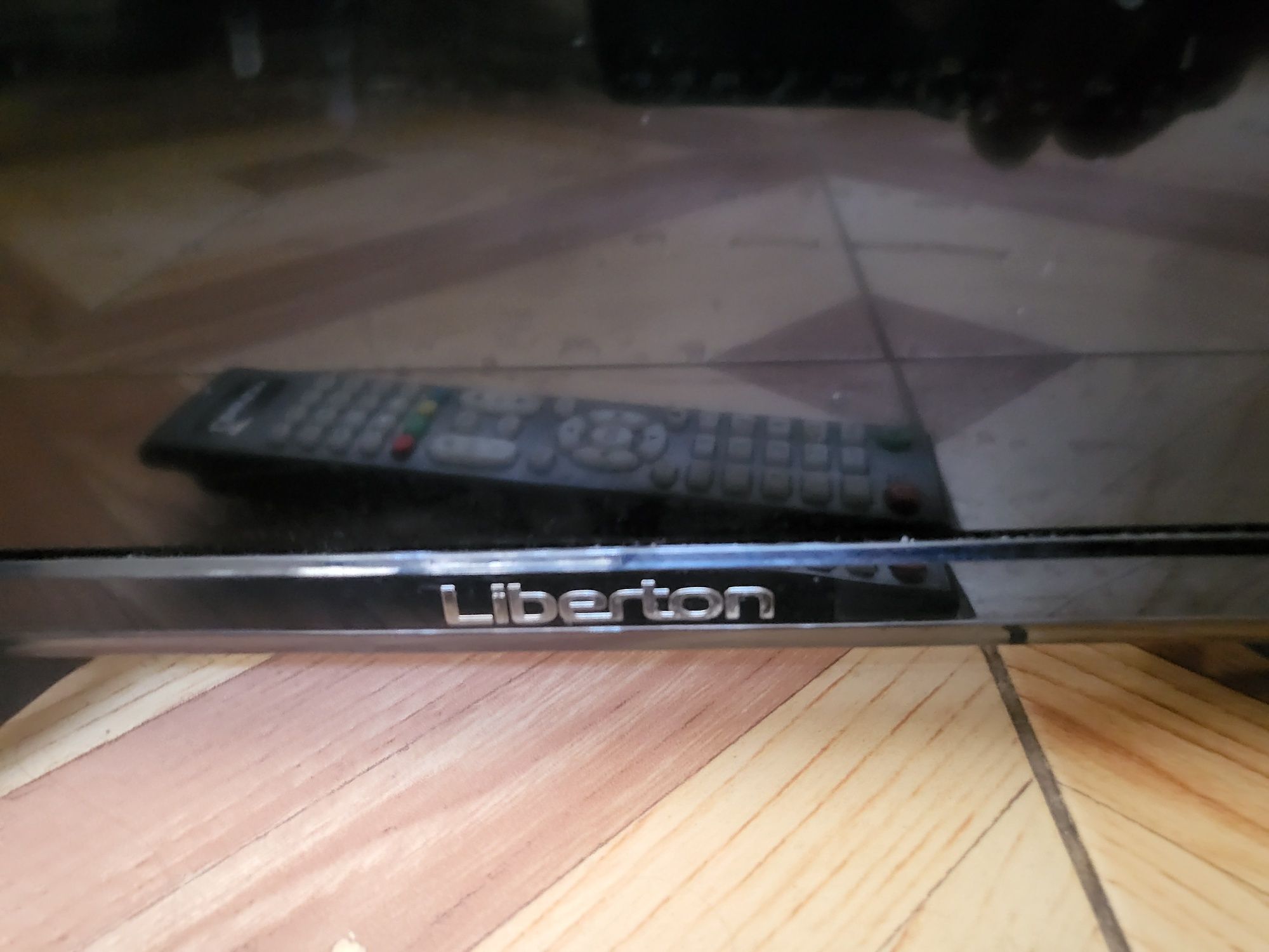 Смарт телевізор Liberton 24" (61см) з wifi та цифровим тб Т2