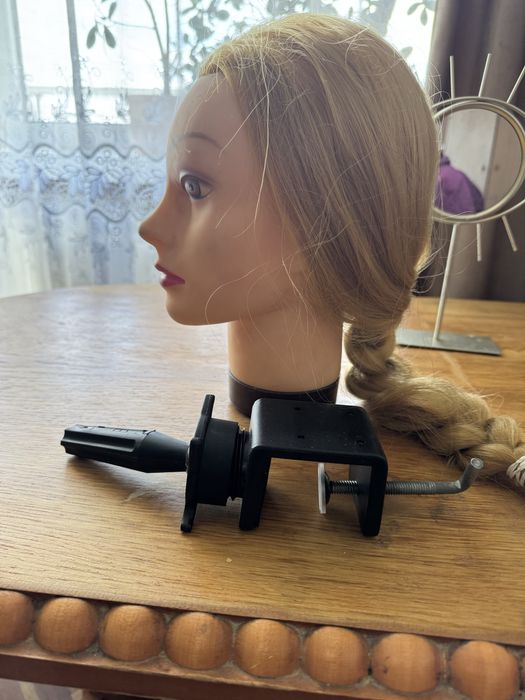 Голова манекен для моделювання зачісок