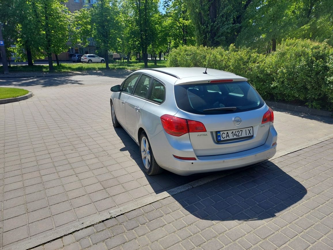 Продам Opel astra j